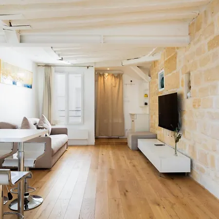 Alloggio in famiglia Charming Saint Honore Parisian Escape In The Heart Of The City No Elevator Parigi