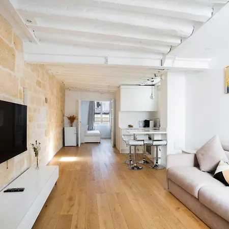 Charming Saint Honore Parisian Escape In The Heart Of The City No Elevator Alloggio in famiglia