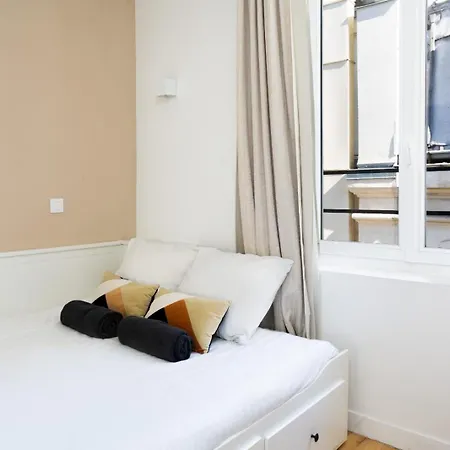 Charming Saint Honore Parisian Escape In The Heart Of The City No Elevator Alloggio in famiglia *